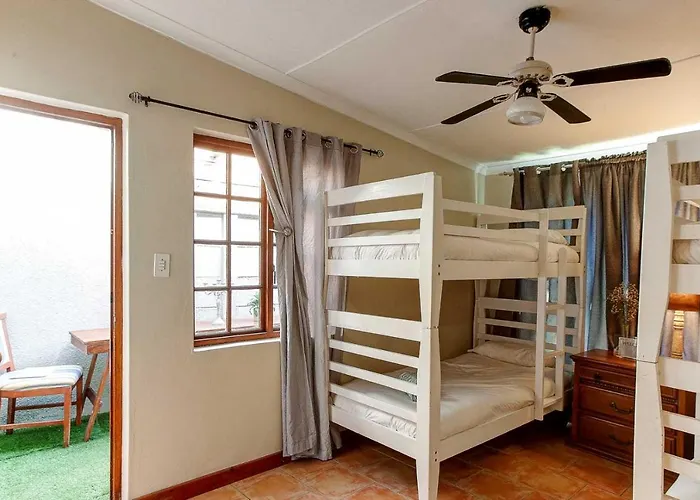 Strand Family 6 Sleeper Cottage En-Suite
